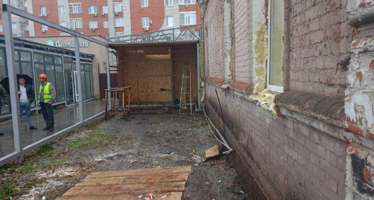 Частник снёс незаконную пристройку к особняку начала XX века после вмешательства общественности