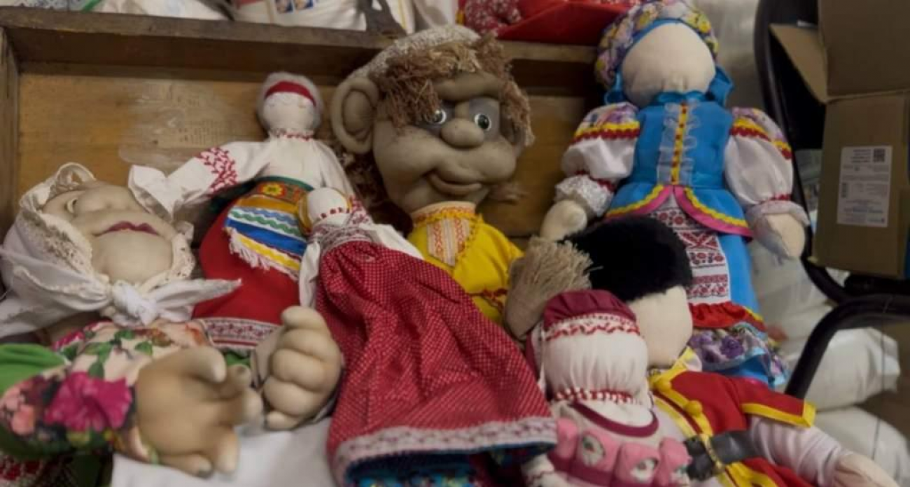 Из Суджи под угрозой эвакуировали уникальных кукол в костюмах для плёховской пляски «Тимоня»