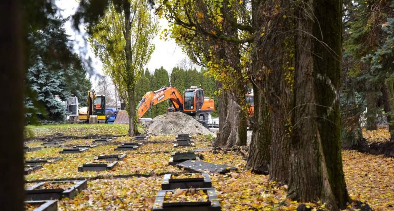 Красный гранит и бронзовый ангел: в Курске восстанавливают исторический облик мемориала Памяти к 2026 году