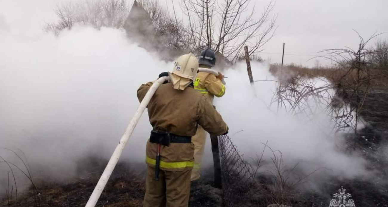12 тысяч добровольцев спасли имущество на 21 млн рублей: как треть пожаров тушат без профи