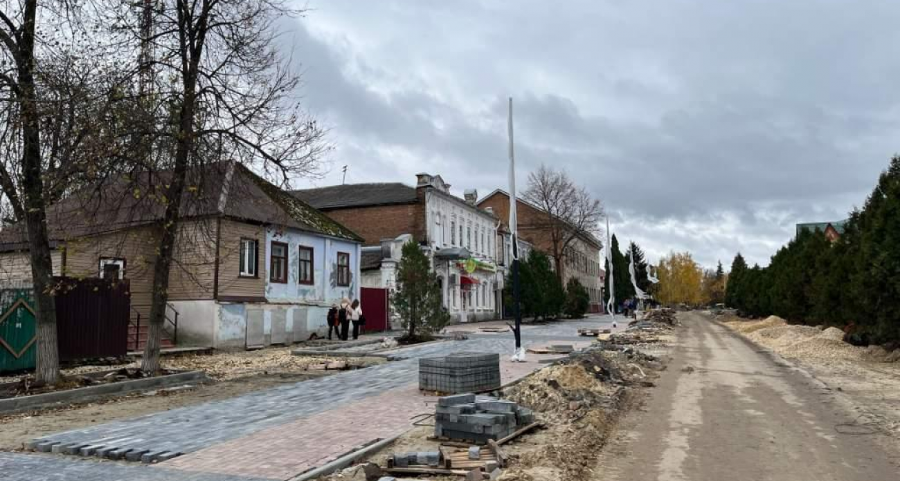 На 48,5 млн рублей: арестованы счета подрядчика, бросившего пешеходную улицу в Судже