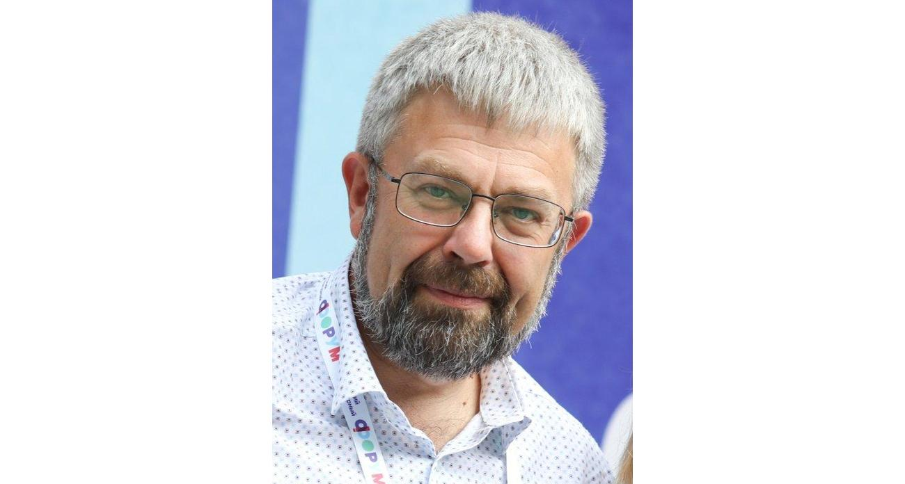 Джеки Чан лично вручил курскому поэту премию китайского завода байдзю за «взаимопонимание народов»