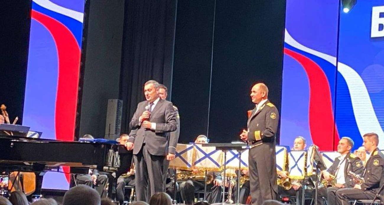 Дирижёр ВМФ подарил Хинштейну забытый «Курский вальс», встречавший поезд «Курский соловей»