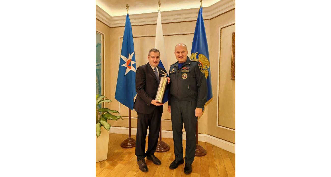 МЧС доставило 10 тысяч тонн помощи в Курскую область: Хинштейн просит технику из-за атак на ТЭК