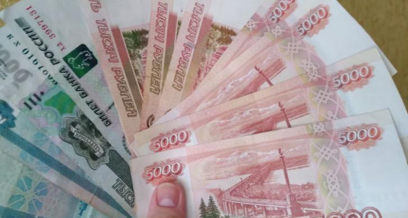 Стобалльникам Курска задержали премии из-за налоговой ловушки в 33%