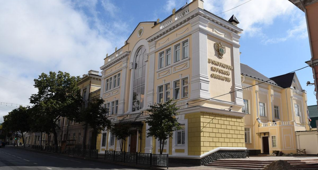 76-летний ветеран отсудил 490 тысяч за асфальт с дефектами: прокуратура встала на его сторону