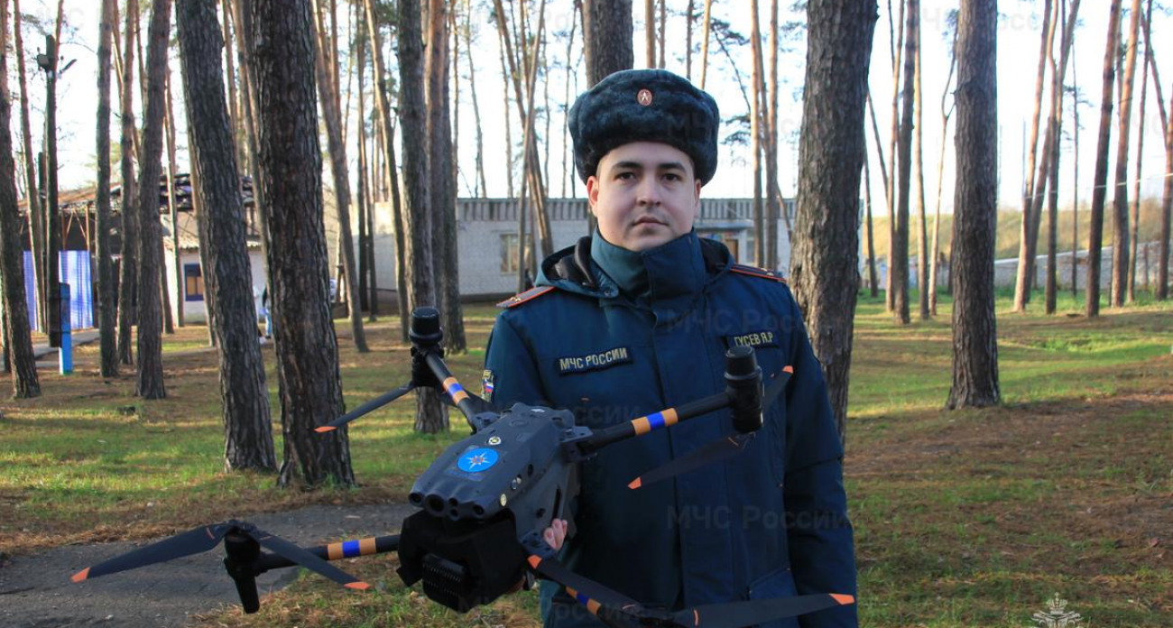 Тепловизор и 16-кратный зум: курские спасатели получили дрон для поиска людей в ЧС