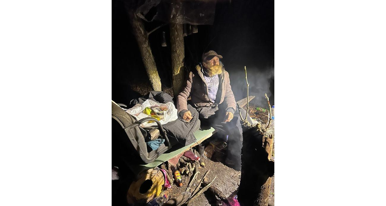 «Может, его обижали»: 74-летний Анатолий Иванович отвергает жильё и остаётся в лесу