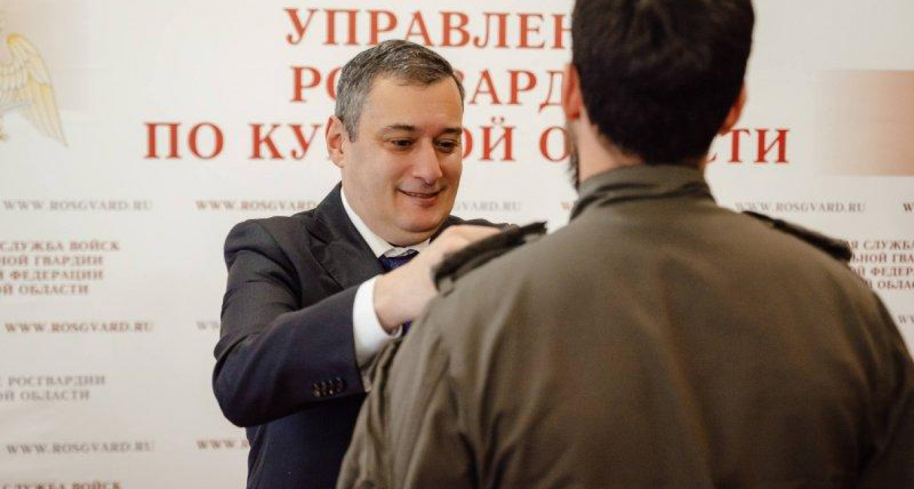 Хинштейн вручил росгвардейцам медали «За отвагу» и анонсировал строительство Кадетского корпуса