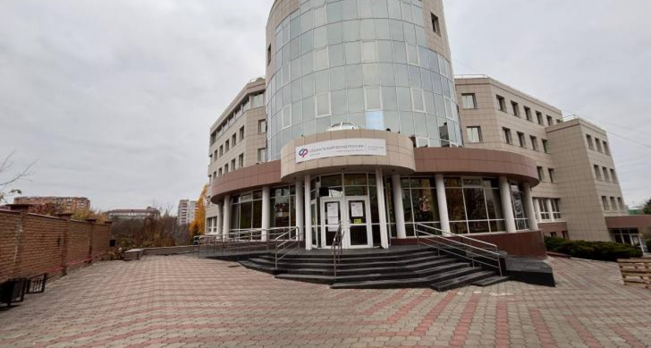 Девять курян получили собак-проводников: в регион доставили 2000 средств реабилитации для слепых