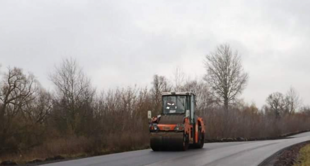 Пучины и выбоины: в Курском районе спасают 9-километровую трассу к фермерскому хозяйству