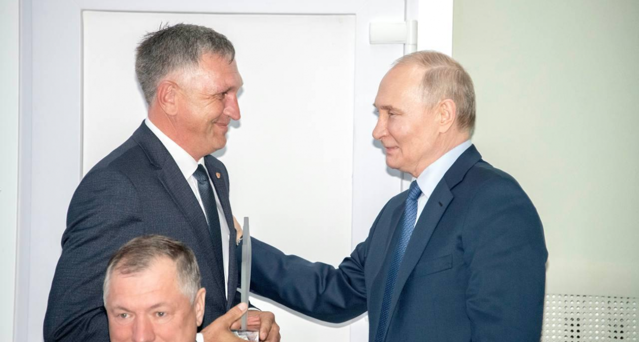 Курские чиновники поборются за премию от Президента: прошлый лауреат получил награду лично