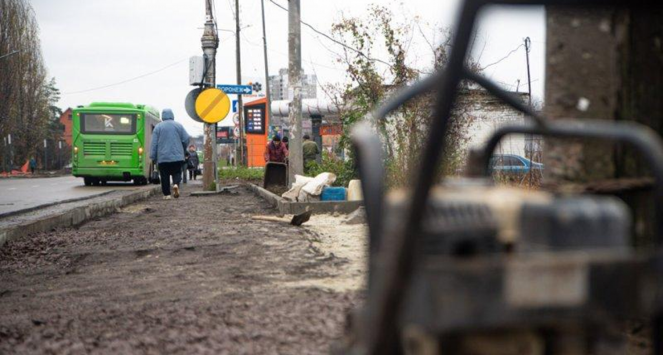 Месяц без полосы: остановку на Интернациональной в Курске не могут достроить с 12 ноября