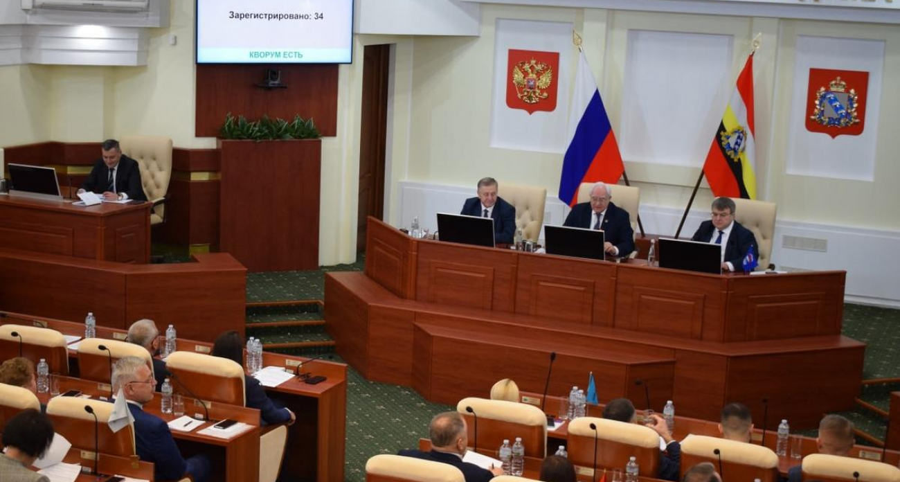 Главврач Курской областной больницы Михаил Лукашов получил грамоту за многолетний труд