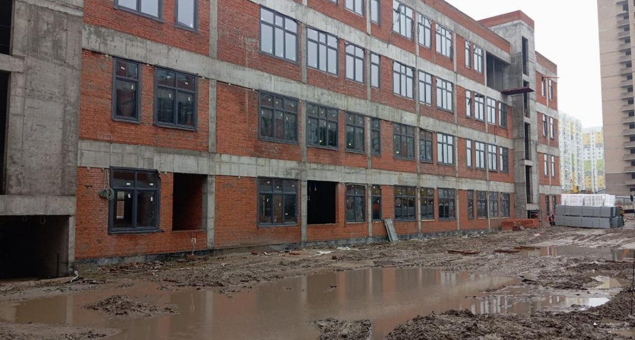 Школа на Плевицкой подорожала вдвое: из-за ЧС стройку заморозили, но ВЭБ.РФ нашёл 2,4 млрд