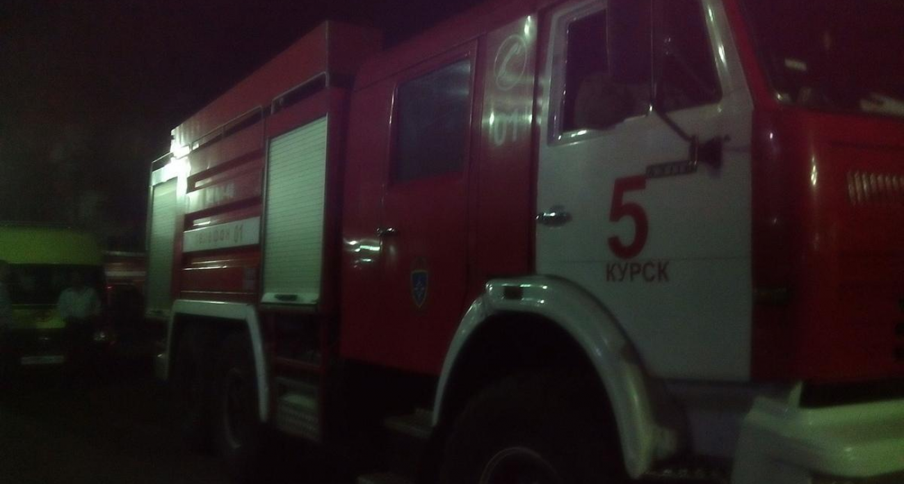 Мужчина погиб при пожаре в хозпостройке: трагедия в Курском районе