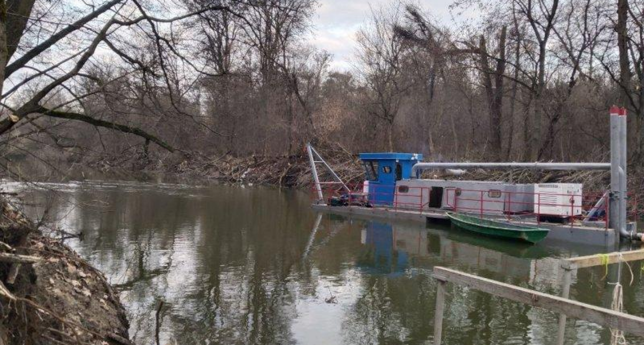 В Курске земснаряд начал расчистку Тускари: дачники встревожены картами намыва на их землях