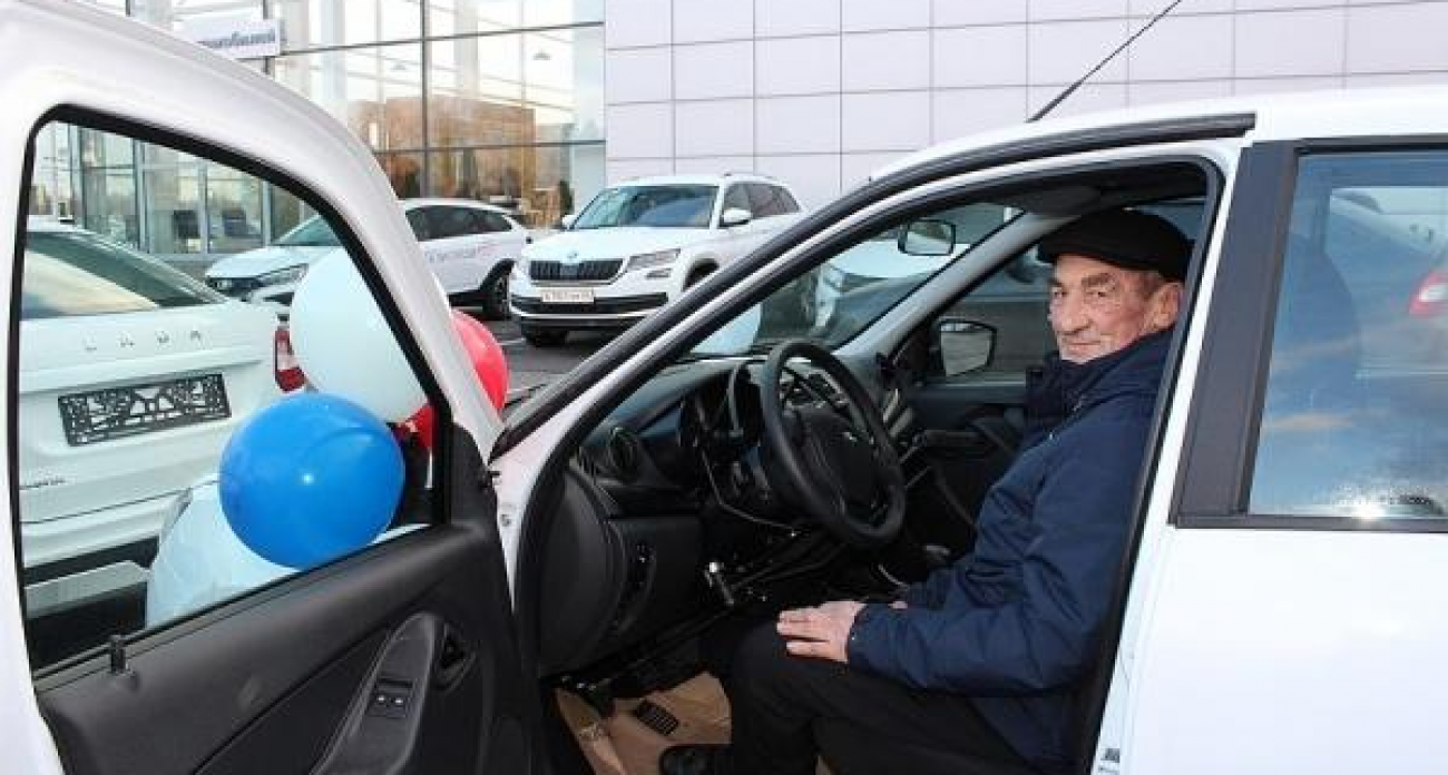 Курские инвалиды производства получили автомобили: 803 машины за 23 года программы