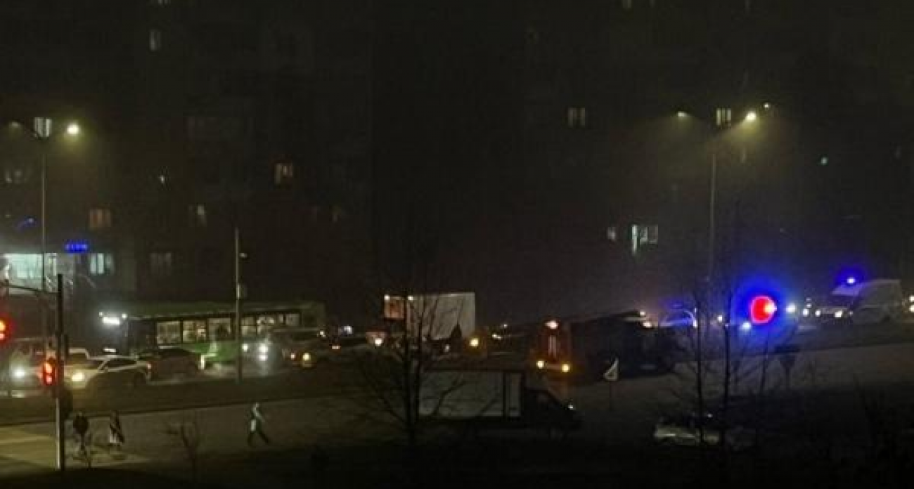 Легковушка и маршрутка столкнулись на проспекте Клыкова в Курске