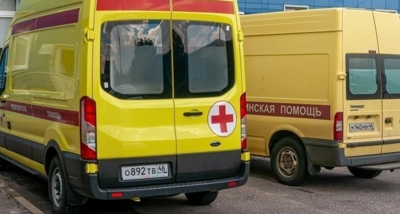 КамАЗ смял «Ладу Калину»: двое молодых людей в больнице