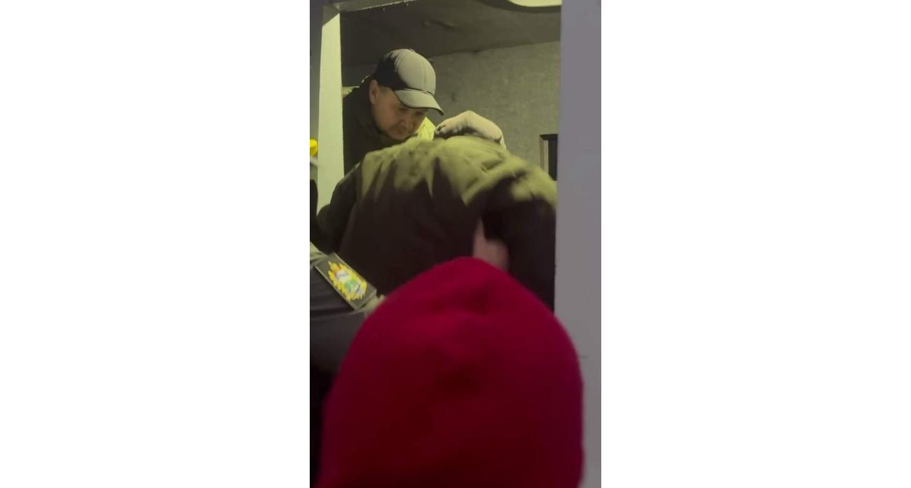 Военные вывезли троих из запретной зоны Суджанского района: люди рисковали жизнью ради здоровья