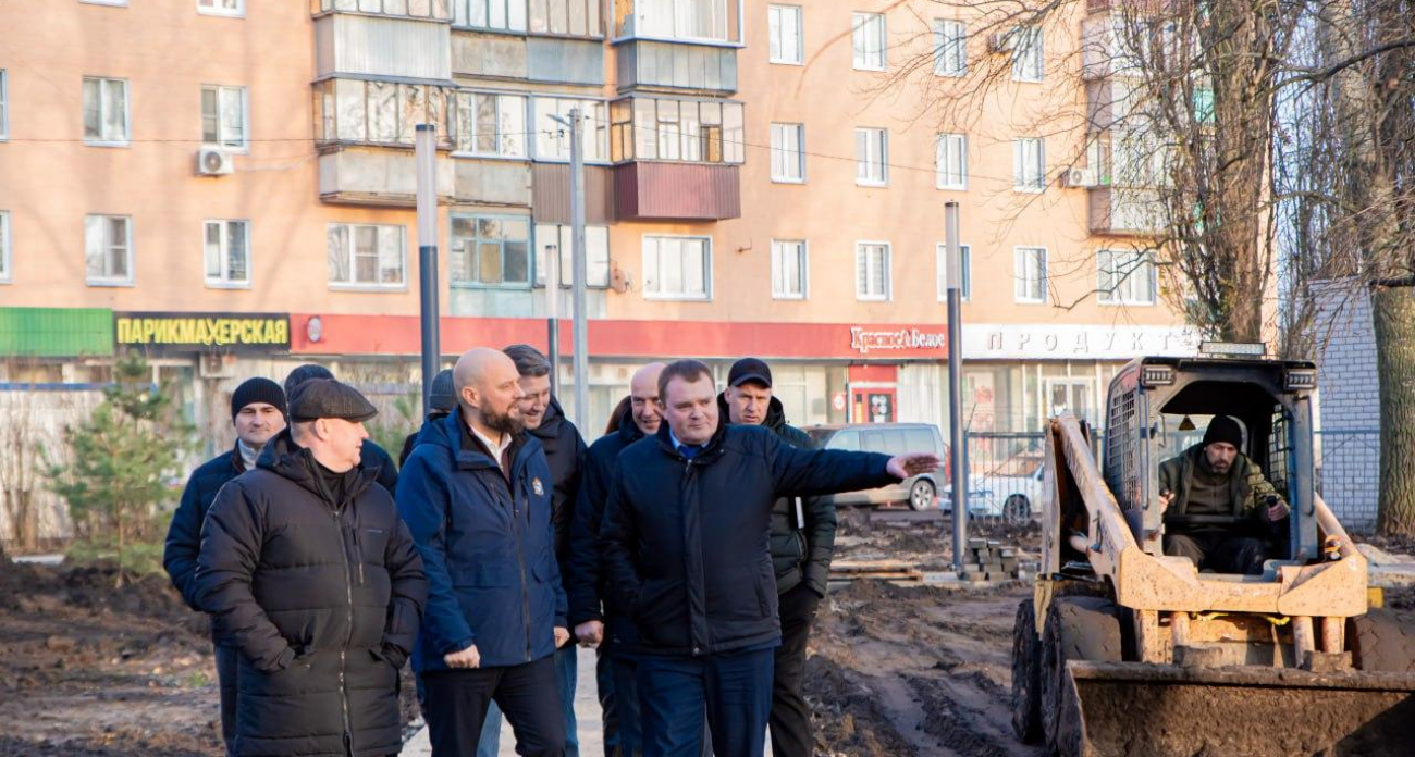 Корни деревьев на поверхности и опасная ветка над детьми: что нашли в курском сквере после жалоб