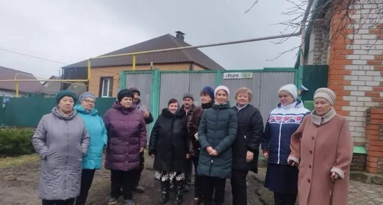 Сжигание травы, наркотики и подозрительные люди: о чем говорили на сходе жителей улицы Ильича