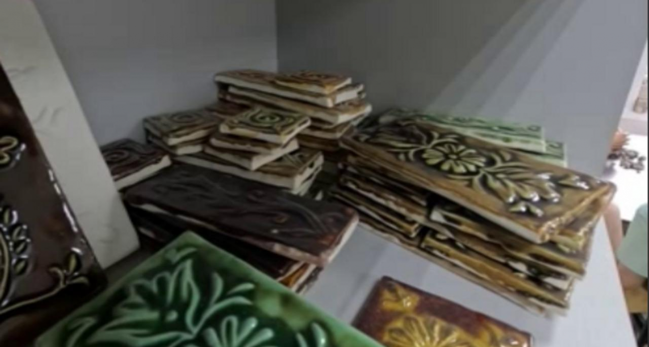 30 изразцов старины: как ребята из центра «Дышим вместе» возродили печное мастерство