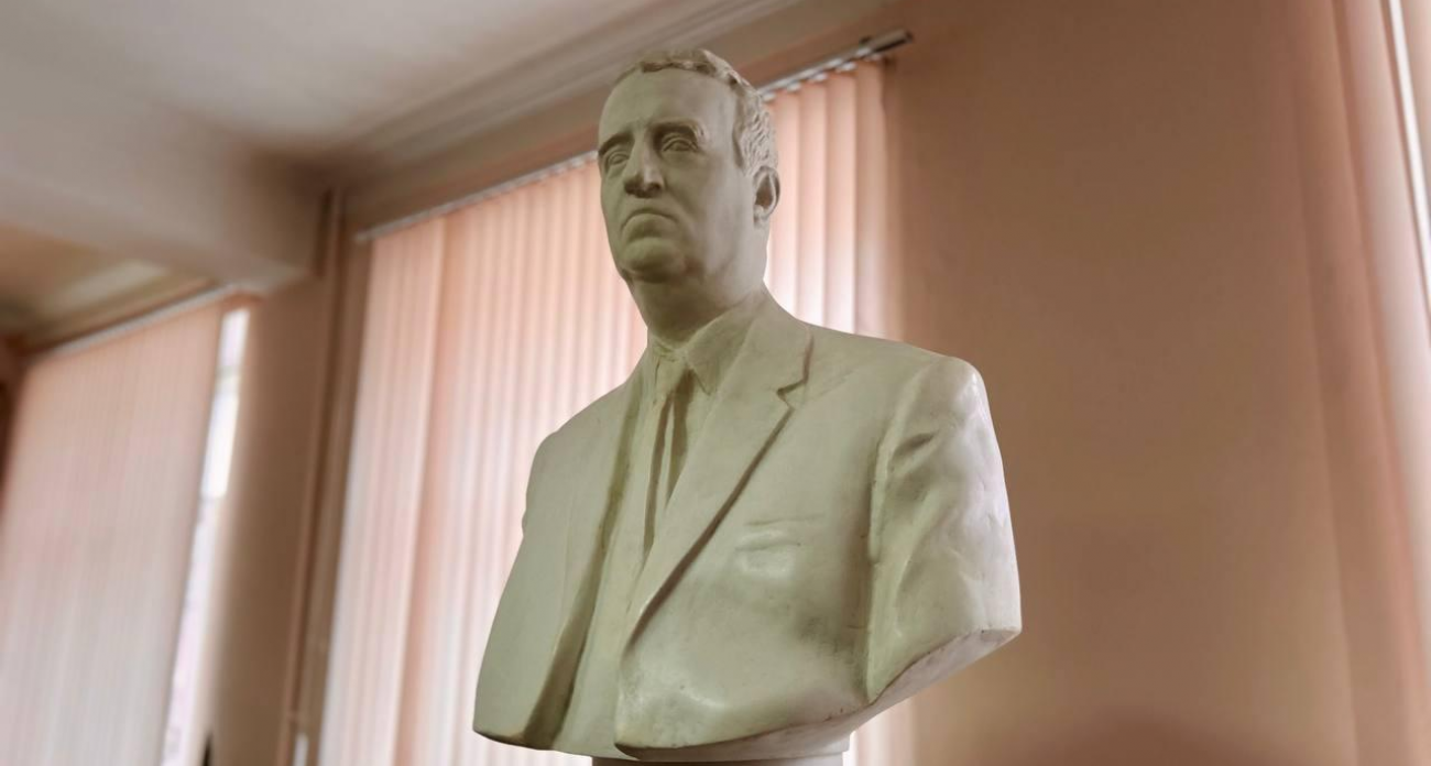 В Курске установили бюст Свиридова к 110-летию композитора