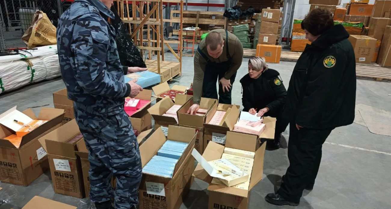 40 курских таможенников сопроводили 1100 грузовиков на казахской границе