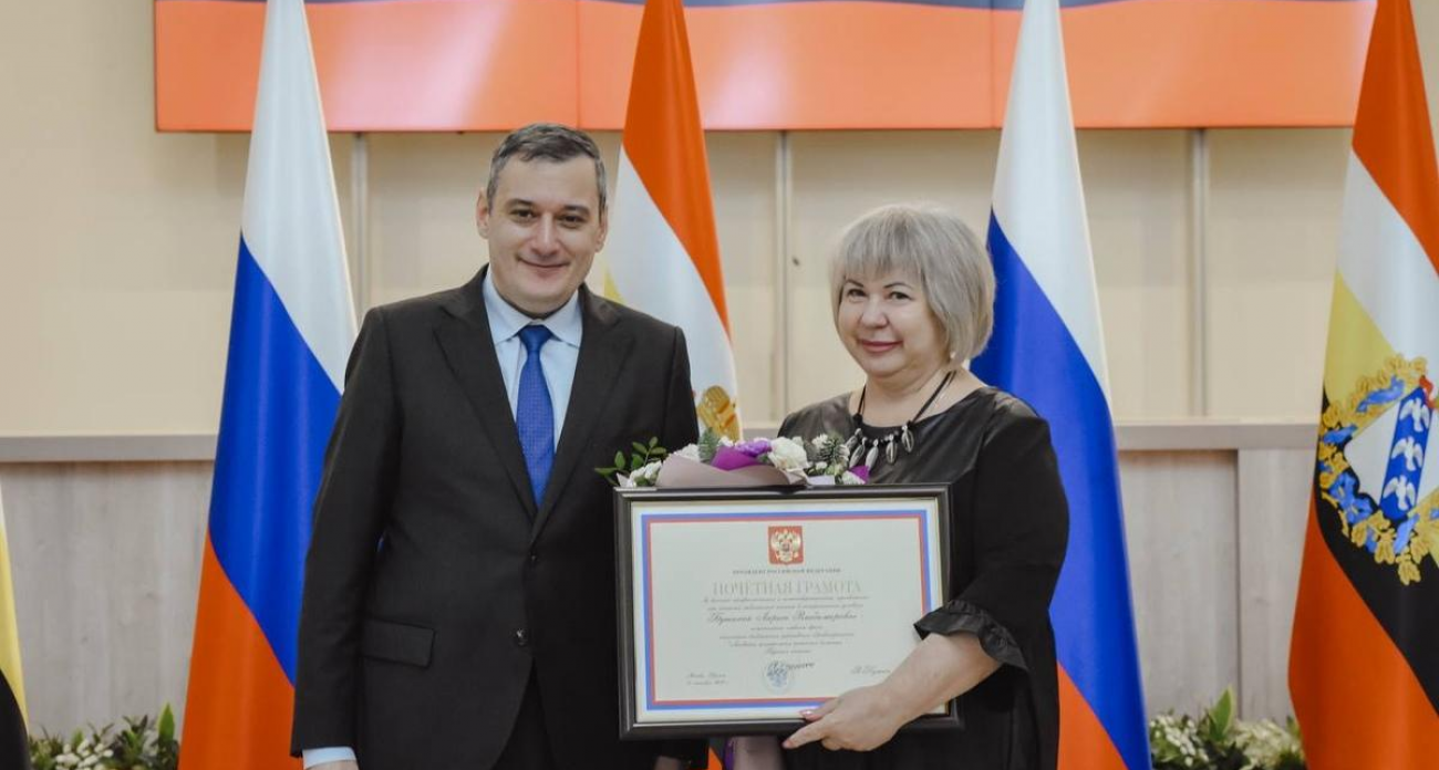 Хинштейн наградил курских врачей, спасающих раненых на линии фронта