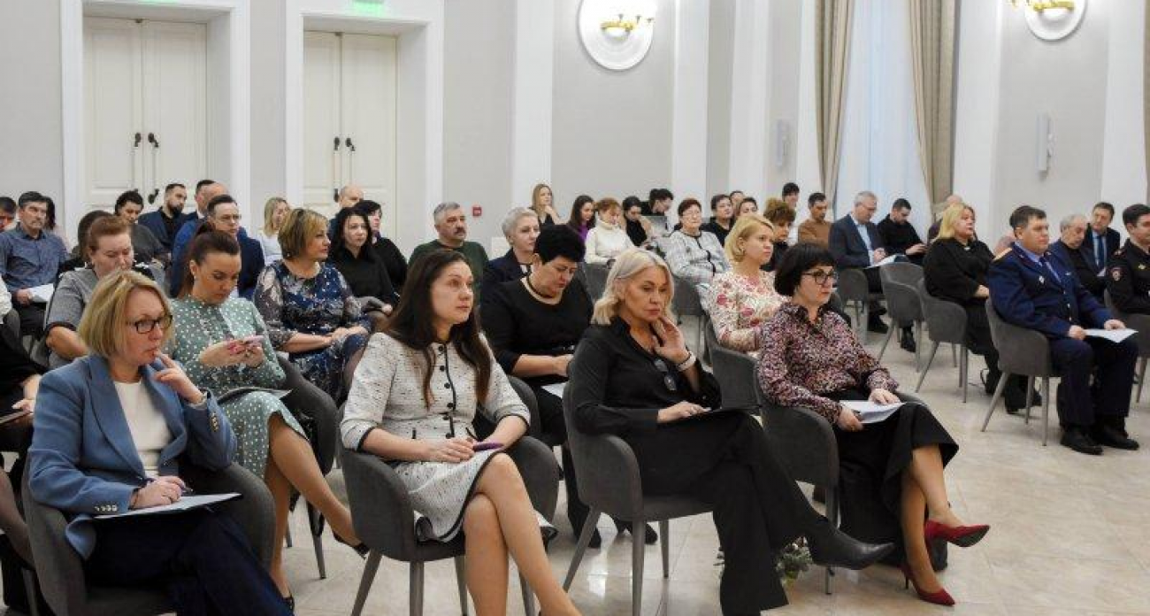 Хинштейн продлил работу Координационного совета Курской области до 2026 года