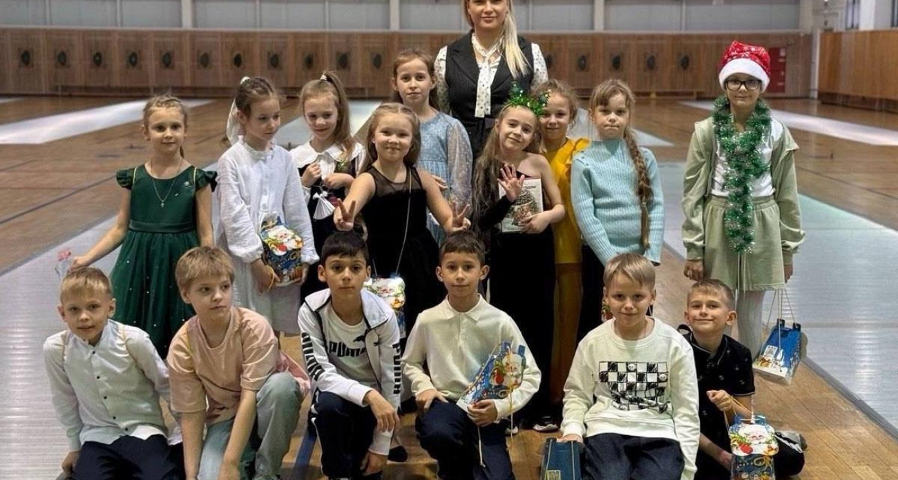 Олимпийская чемпионка Ламонова устроила праздник суджанским детям с мастер-классами и спектаклем