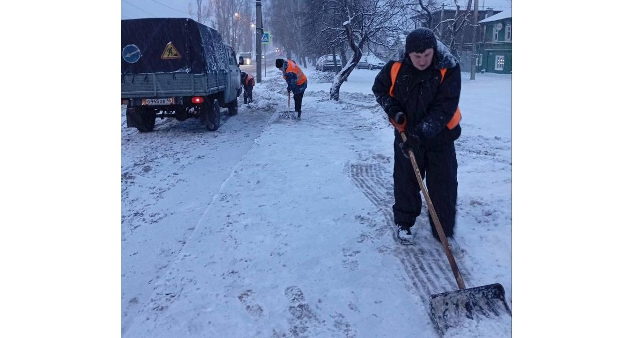 Курск развернул 72 машины и 26 рабочих против снежного хаоса