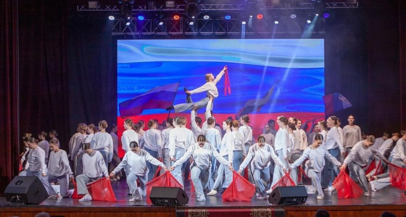 «Твой успех»: курский ансамбль получил статус заслуженного за 92 танцора и международные победы