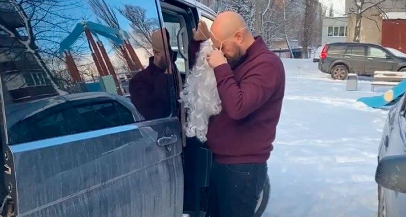 Глава Курска стал Дедом Морозом и исполнил мечту 15-летней Ксюши