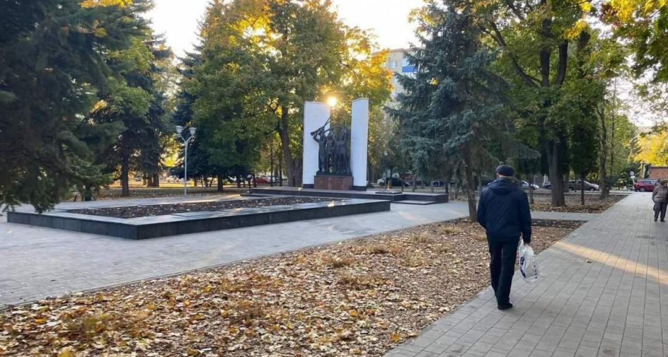 Курский парк получил травмобезопасное покрытие и туалет для инвалидов