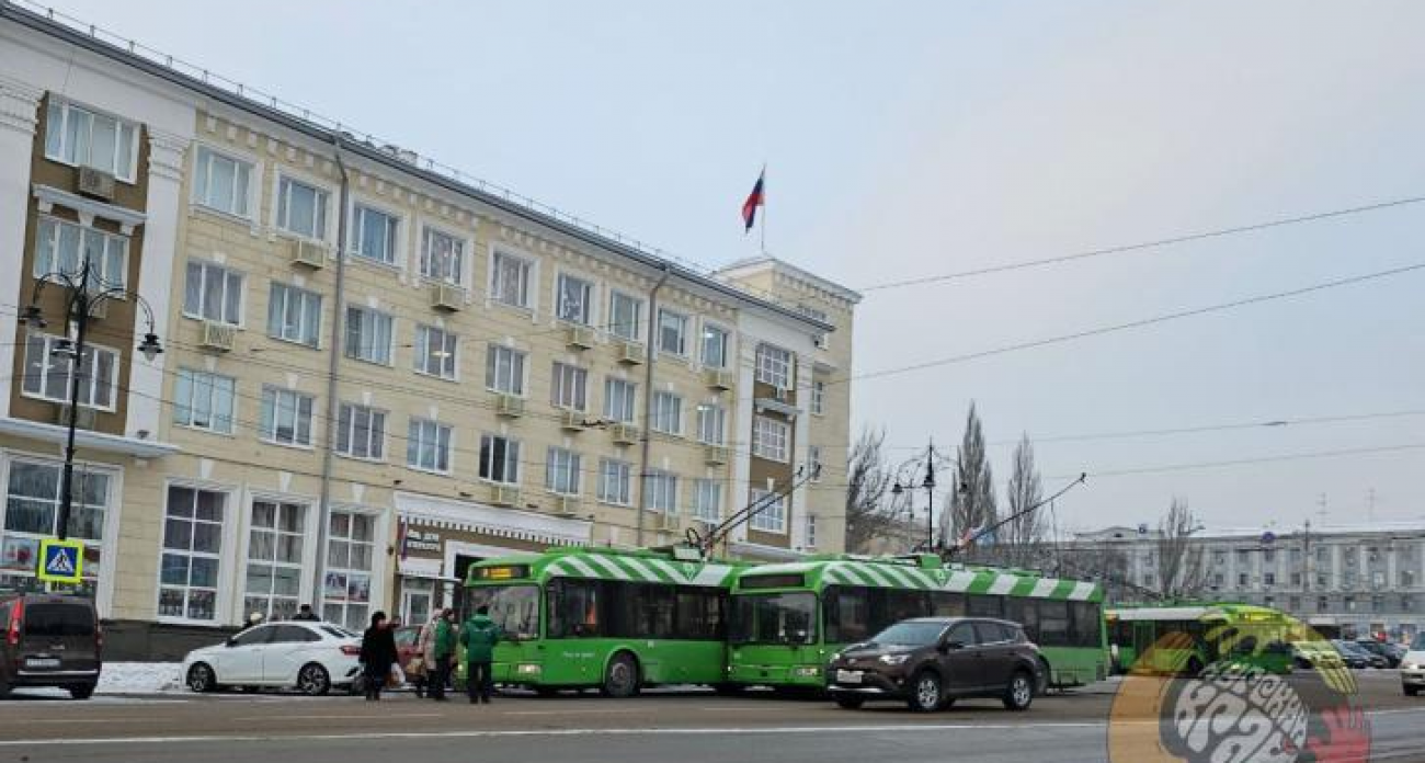 На Красной площади Курска столкнулись два троллейбуса АКСМ-321