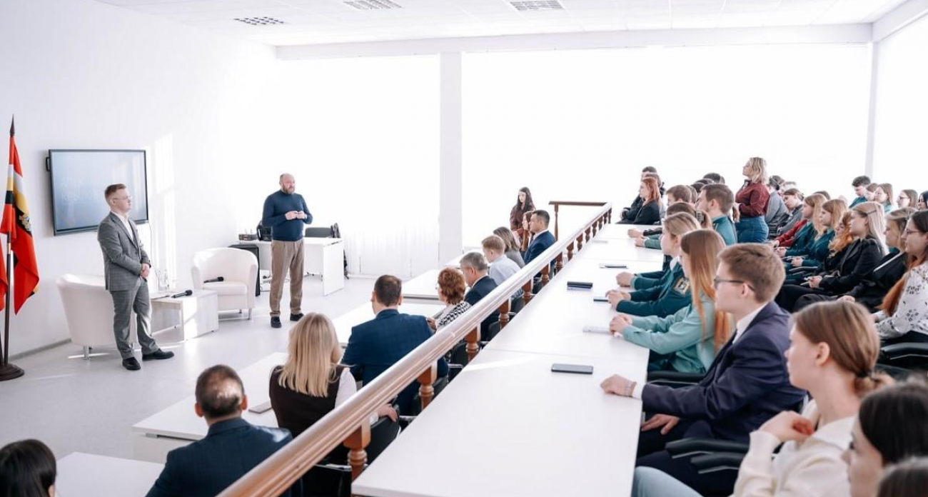 «Учитесь, будьте гибкими и смелыми»: бывший военный Александр Крылов дал карьерные советы курским студентам