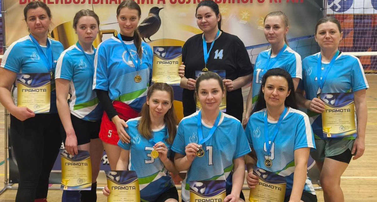 «Фемида» разгромила соперников: волейболистки судебной системы Курской области стали чемпионками «Соловьиного края»