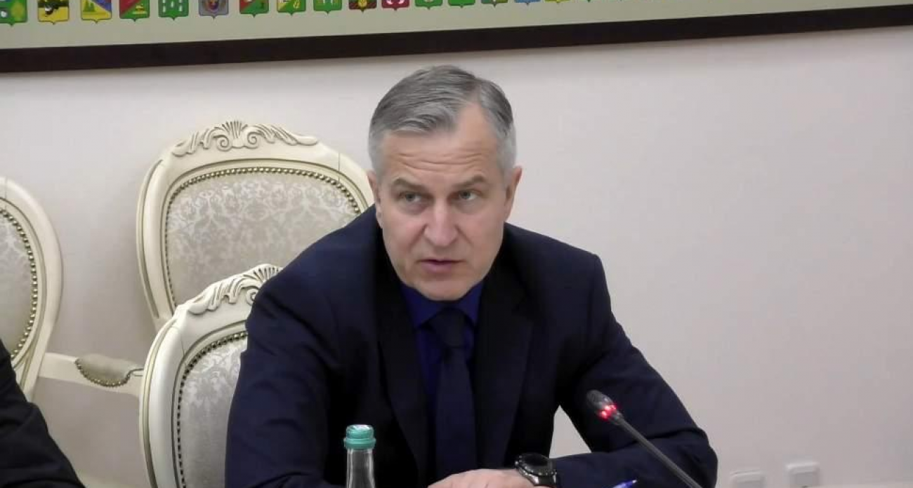 Хинштейн выписан после ДТП и управляет Курской областью дистанционно из дома