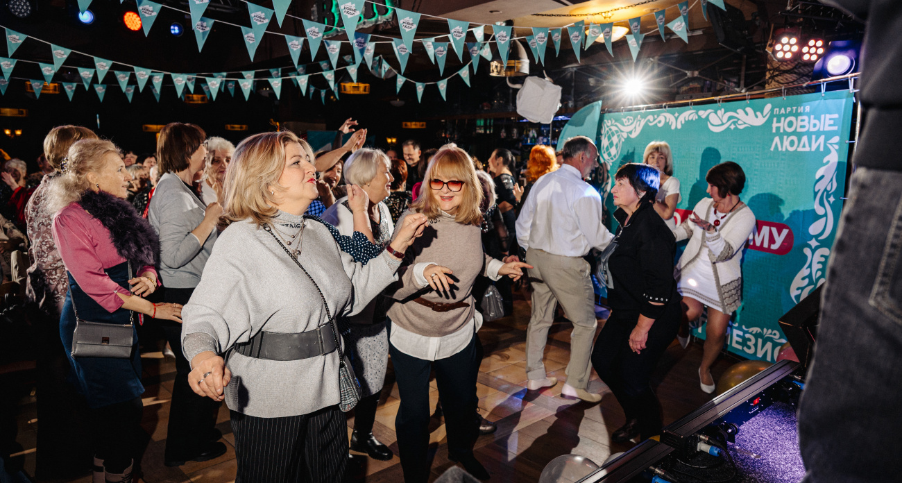 Партия «Новые люди» провела в Курске танцевальный фестиваль «Жить по-новому» для старшего поколения