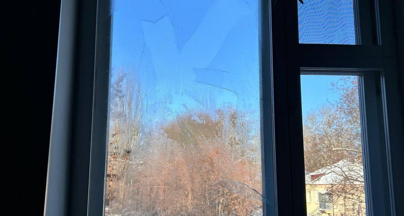 После атаки БПЛА в Курске обследовали большинство повреждённых квартир, продолжается оценка пострадавших автомобилей