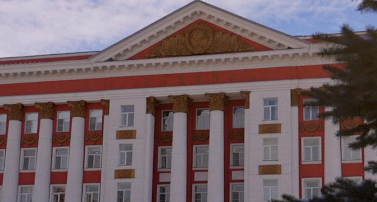 «Замерзающий Курск»: морозы отправили школьников на дистант и оставили жителей без тепла