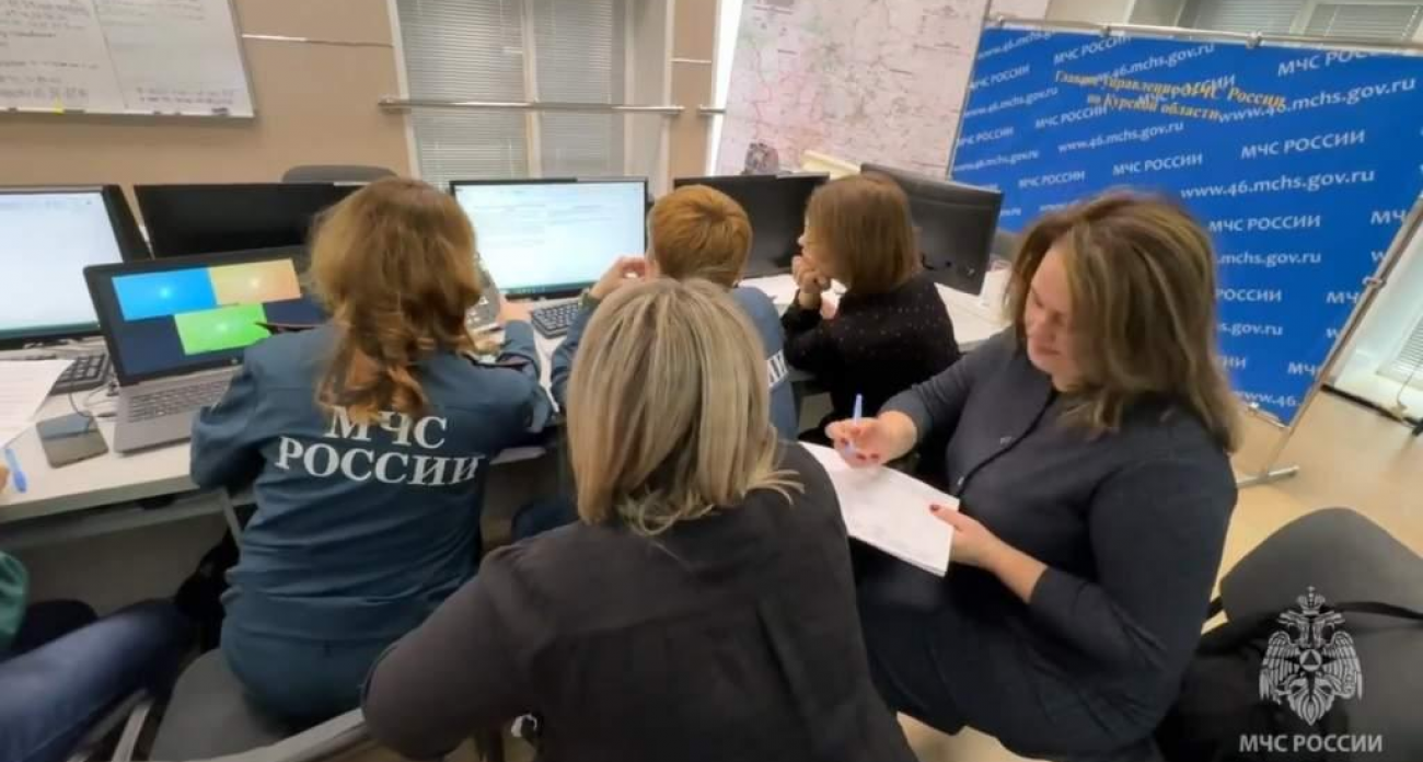 Психологи МЧС из 6 регионов отрабатывали помощь жертвам обрушения здания в Курске