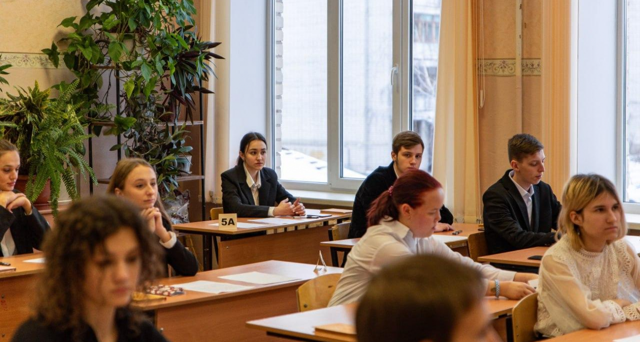 Второй шанс: 59 курских школьников из 20 школ завтра напишут итоговое сочинение за 4 часа