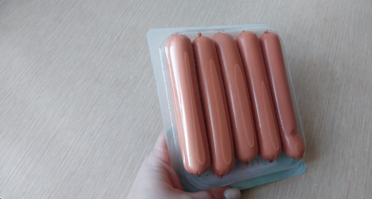 Одно мясо и ни грамма сои: Роскачество назвало 13 марок сосисок, которые не стыдно есть