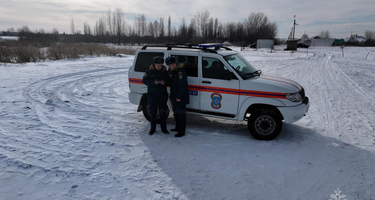 «Лед становится рыхлым»: спасатели МЧС с воздуха обнаружили опасные участки на реке Сейм