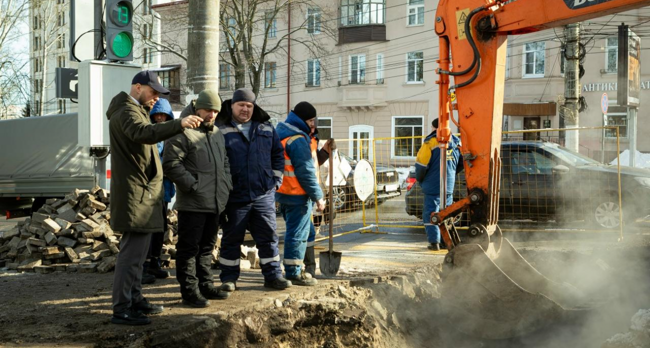 «Звоните 112»: жителям замерзающего центра Курска предложили бесплатные обогреватели после аварии на теплосети