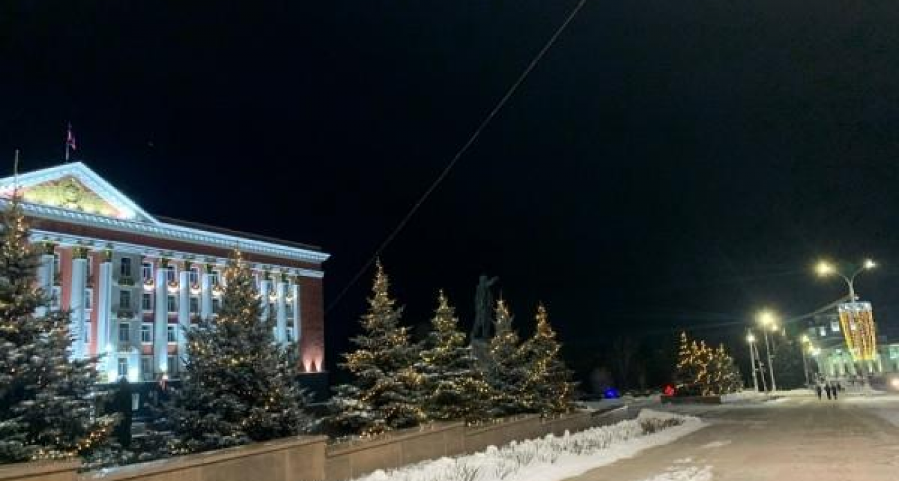 «Работает ПВО»: Над Курском прогремели взрывы после 23:00 — третья атака дронов за день